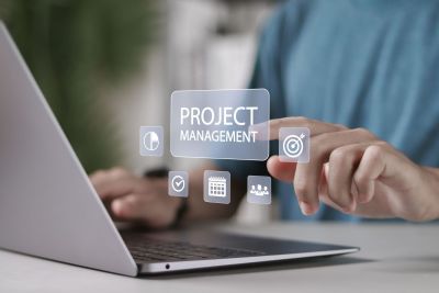 Projektmanager bei der Arbeit